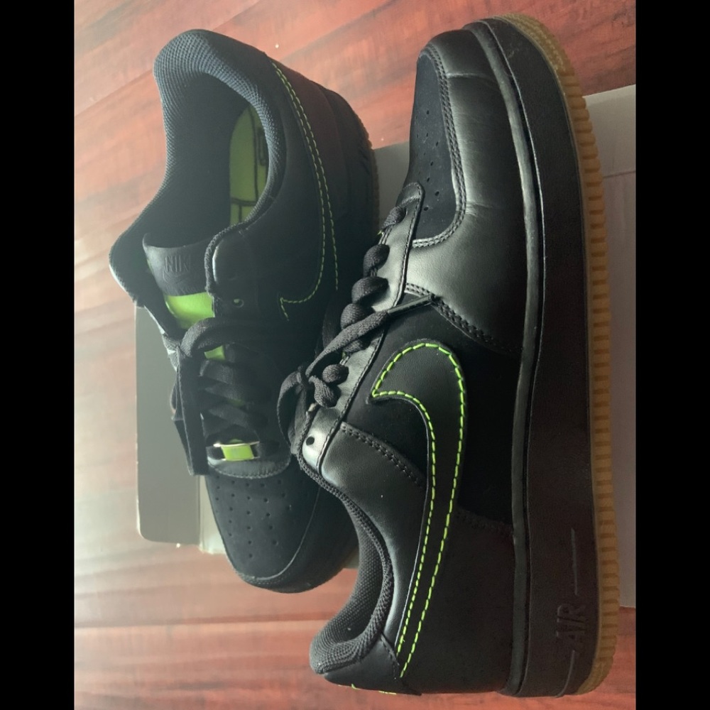 Air Force 1 ‘07 Black Volt RARE NEVER WORN